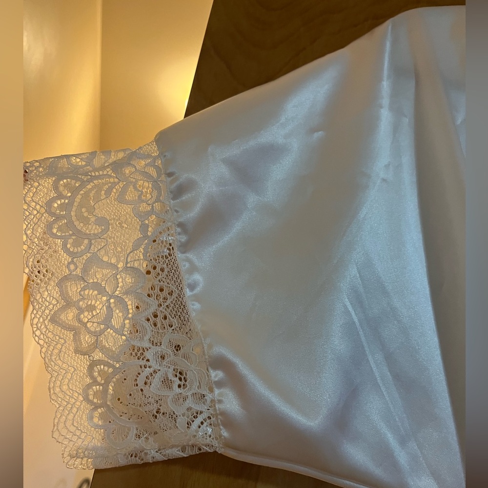 White Satin Robe - Picture 4 of 6